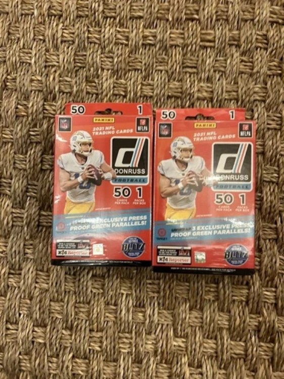 (2) NFL 2021 ドンラス フットボール ハンガーボックス 未開封 ターゲット ホリデー ジャマー チェイス RR｜トレーディングカード　ラフテル
