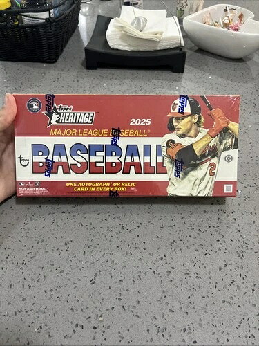 2025 Topps Heritage Baseball ファクトリーシール ホビーボックス｜トレーディングカード　ラフテル