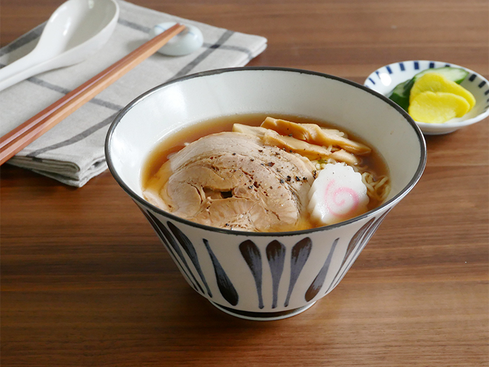 返品交換不可 どんぶり 筆十草 台形 16.5cm EAST Original 丼ぶり 丼 おしゃれ 和食器 麺鉢 ボウル 鉢 大鉢 食器 ラーメン鉢  うどん丼ぶり そば丼ぶり 丼物 カフェ丼 モダン 和モダン 和柄 柄物 www.tonna.com