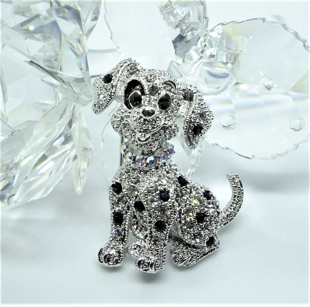 楽天市場 ブローチ おしゃれ 犬 スワロフスキー いぬ かわいい 動物 人気 上品 アクセサリー プレゼント ギフト 結婚式 レディース 華やか ウエディング パーティー キラキラ アクセサリーティーグレース神戸