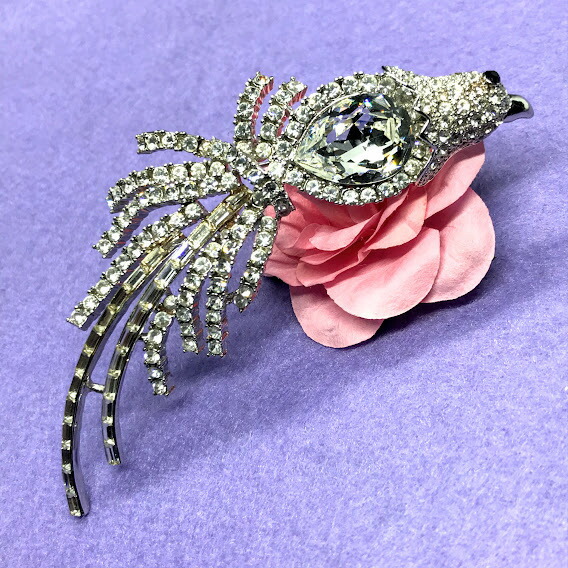 楽天市場】【5と0のつく日 P10倍】 送料無料 ブローチ スワロフスキー