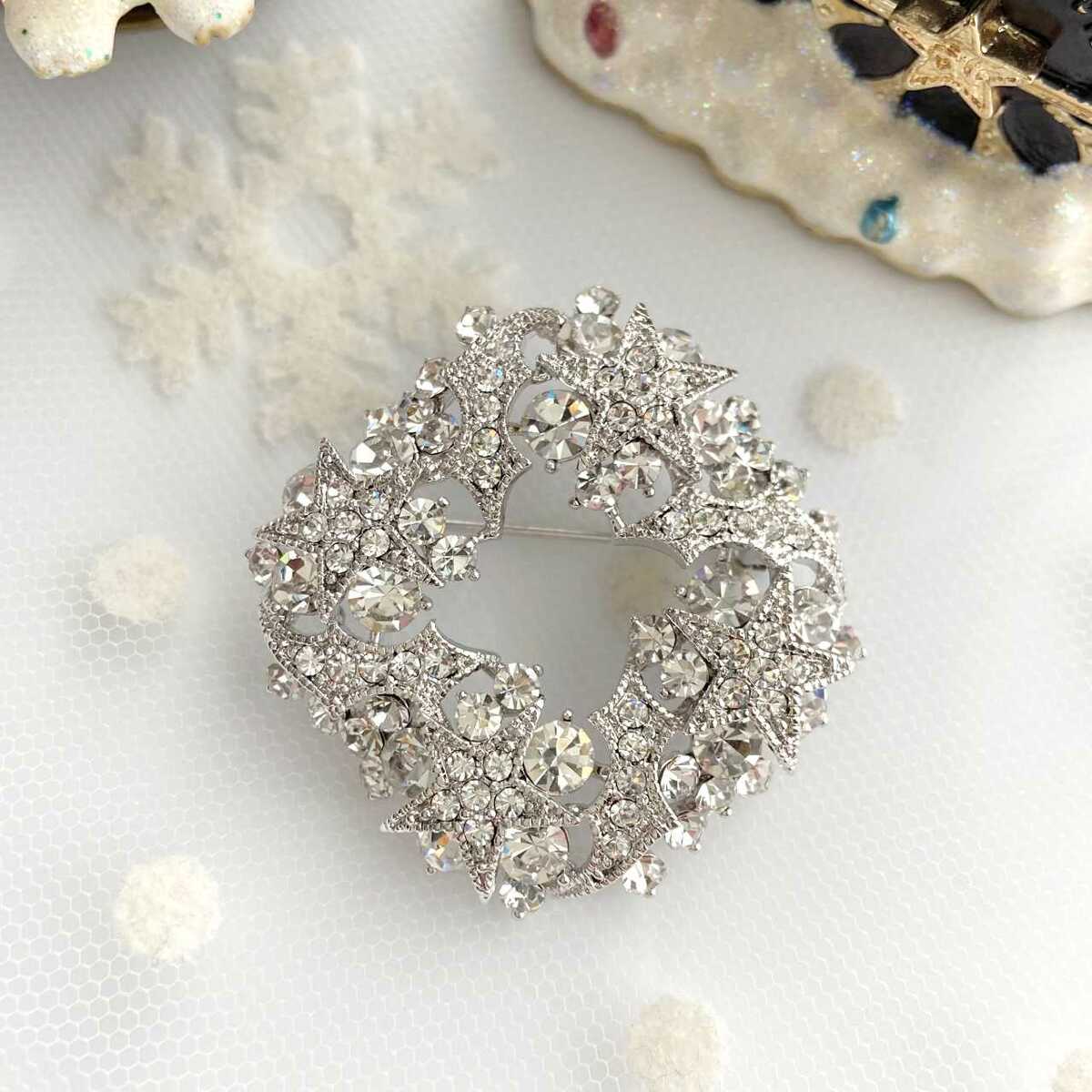 クリスマス ブローチ おしゃれ ブーケ リース プレゼント ギフト サンタ 人気 上品 アクセサリー プレゼント ギフト 結婚式 レディース 華やか ウエディング パーティー キラキラ ブローチ おしゃれ 普段使い お出かけ Fitzfishponds Com