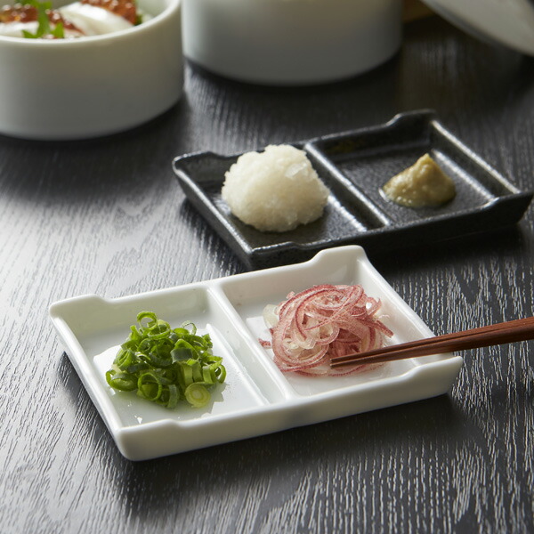 潤卓 二つ仕切り皿 白色 1個 アウトレット含む 日本製 磁器 薬味皿 漬物皿 たれ皿 タレ皿 おしゃれ 食器 醤油皿 白磁 お通し おつまみ皿 業務用食器 珍味皿 二品皿 白 2つ仕切り 箸安定 前菜皿 箸置き 陶器