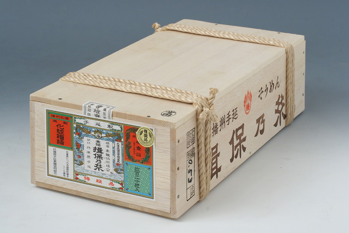 手延そうめん　揖保乃糸　特級品/黒帯　１２０束　【A-6K】<br>送料無料　そうめん　素麺　いぼのいと　自宅用　木箱　大容量　6ｋｇ　ギフト　御祝　内祝　御中元　御歳暮　御挨拶　父の日　母の日　敬老の日　誕生日
