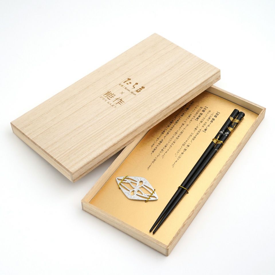 【お買い物マラソン期間はP10倍!】たち吉×能作 翔鶴 箸・箸置セット(黒)(桐箱入) 箸:長さ23cm/箸置:6.5×3.5cm 【各1】 カトラリー 輪島 塗物 おしゃれ 日本製 ブランド たちきち 記念日 誕生日 プレゼント ギフト 贈り物 ラッピング|【公式】たち吉 店