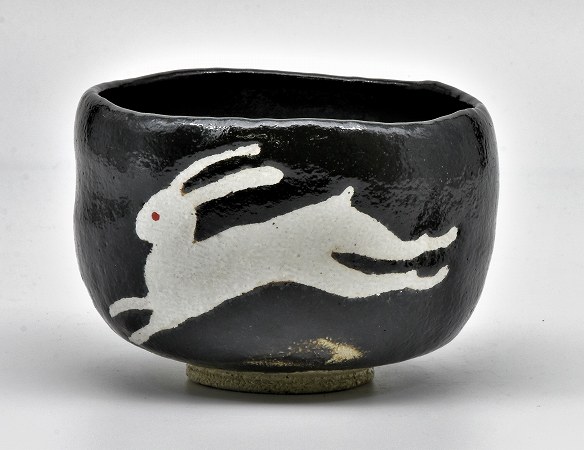 茶道具　抹茶茶碗 黒楽　覚入写　兎の絵、 佐々木昭楽作、桐共箱　新品。
