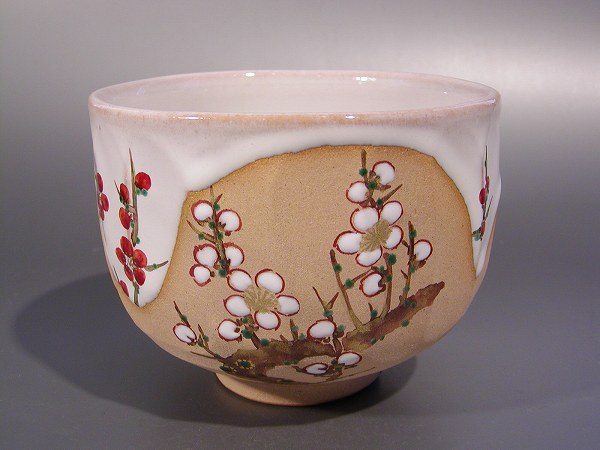 茶道具・茶器　抹茶茶碗 灰釉　紅白梅絵 京焼　中村秋峰作、 桐共箱　新品。