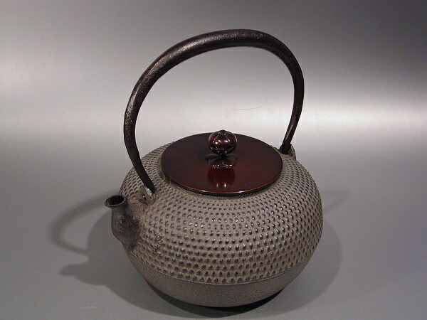 茶器・茶道具鉄瓶　平丸霰伝統工芸士 認定　釜師九代　佐藤 清光作、桐共箱　新品。｜佐藤大観堂