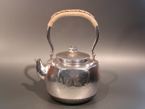 【楽天市場】茶器・茶道具銀瓶 鎚目（つちめ） 湯沸銀仕上秀峰堂作