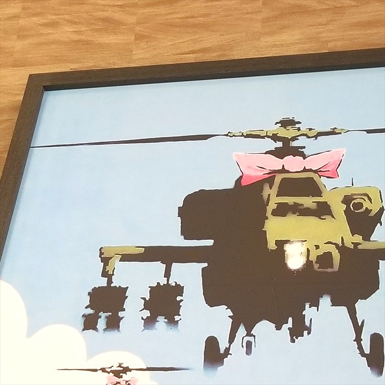 半額品 楽天市場 正規ライセンス バンクシー Banksy アートフレーム53 Helicopters 軍用ヘリコプター アートポスター アートパネル インテリア 北欧 絵画 イラスト ポップアート 戦争反対 平和 ミリタリー 戦闘機 軍隊 壁掛け 雑貨 デザイナーズ おしゃれ 約40cm