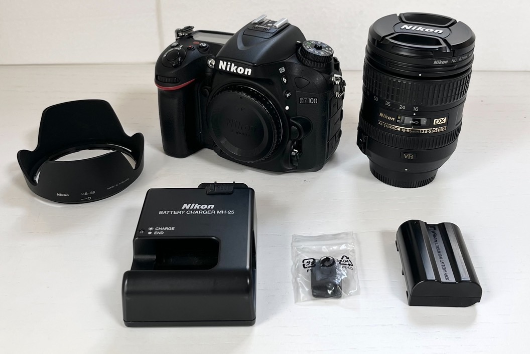 ニコン(Nikon) D7100 16-85 VR レンズキット デジタル一眼カメラ SDカード付 【シャッター回数3971】【中古】【可】【2580032705】 38,857円
