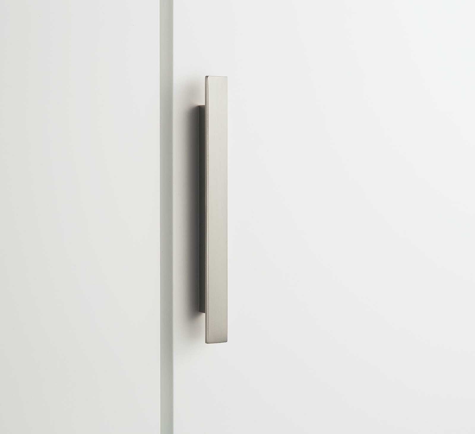 【楽天市場】パナソニック ベリティス 収納用建具 T4型取っ手 ねじピッチ:120mm/ねじ長さ:33mm サテンシルバー色(メッキ ...