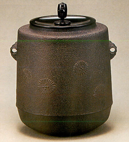 楽天市場】【茶器/茶道具 炉釜（炉用釜）】 霰尾垂釜 羽落ち 黄梅院