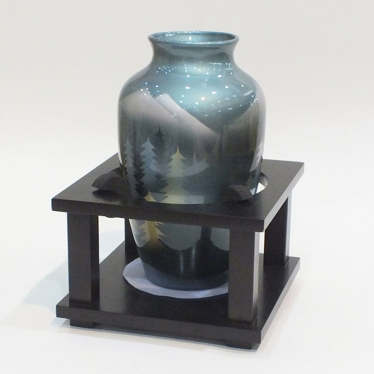 楽天市場 花台 木製 木製花台 倒れない日本の伝統工芸 仏壇 敷板 飾り台 耐震花台 安心 安全 花瓶の台 花台 台 耐震 8寸 紫檀色 アカシヤ 仏前 黒檀調 紫檀調 欅調 穴あき 1個 かびん 花びん 花瓶台 仏具 和風 おしゃれ モダン 仏間 和室