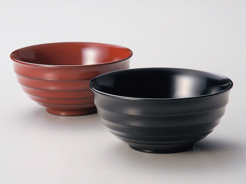 鉋目 夫婦飯椀 黒(大)・古代朱(小) 2客：木製漆塗り 和食器 おもてなし おしゃれ かわいい 冠婚葬祭 御祝 結婚祝い 引出物 法事 還暦 記念品 退職 両親 友人 誕生日 プレゼント ギフト 母の日 雑貨 日本製 国産