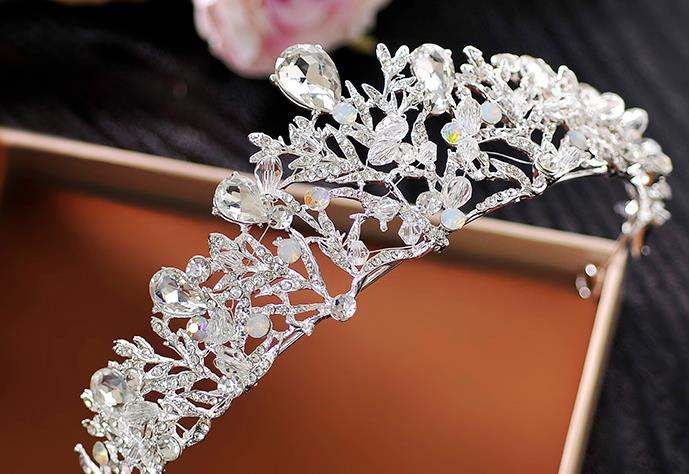 シンプル 韓国スタイル結婚小物セット アクセサリー ウェディングティアラ ウェディングドレスアクセサリー キラキラストーン ゴールド シルバー ティアラ パーティ ブライダル ブライダル花嫁用 ヘアバンド髪飾り ヘッドアクセ 大人用髪飾り 女王王冠 結婚式 セール