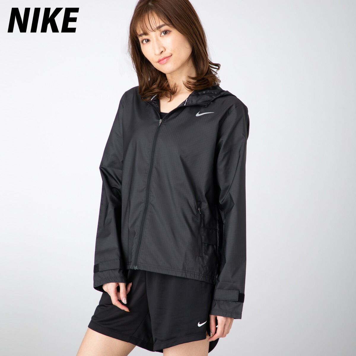 2545円 定期入れの 送料無料 新作 ナイキ ウインドジャケット 上 レディース NIKE ランニング 薄手 軽量 はっ水 パーカー BLK