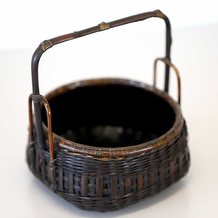 【一点限り】 塩月寿籃作 黒竹炭斗 (Japanese bamboo art by Juran Shiotsuki)