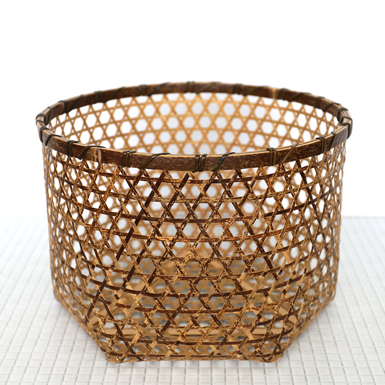 竹かご　虎竹　洗濯籠　特大 虎竹洗濯籠（大）日本唯一の虎竹で昔懐かしい洗濯籠を復刻高足付で通気