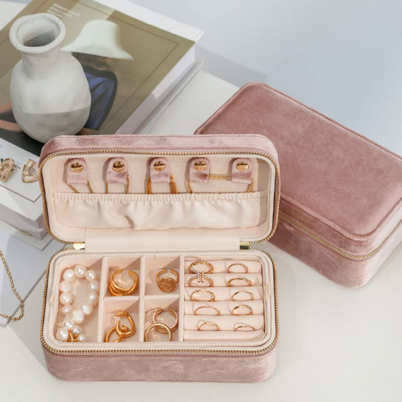 [] 宝飾品ボックス席 宝飾品入れもの 持ちはこび用 ミニ パウダーコンパクト 分け取り 持っていく 好いたらしい ピアス 輪っか 指環 首飾り 小入れもの 付属品入れもの サクラ色 旅する用 旅行 フタ付き添い人 納める 指環置き 宝飾品ボックス席