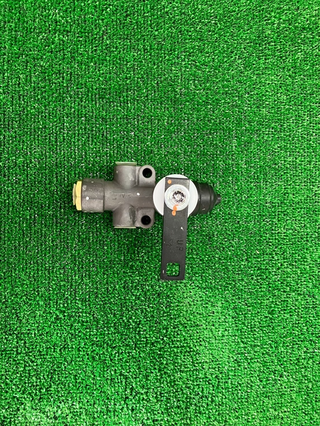 日野自動車グランドプロフィア用キャブフロントレベリングバルブ 日野自動車グランドプロフィア用キャブフロントレベリングバルブ 日野