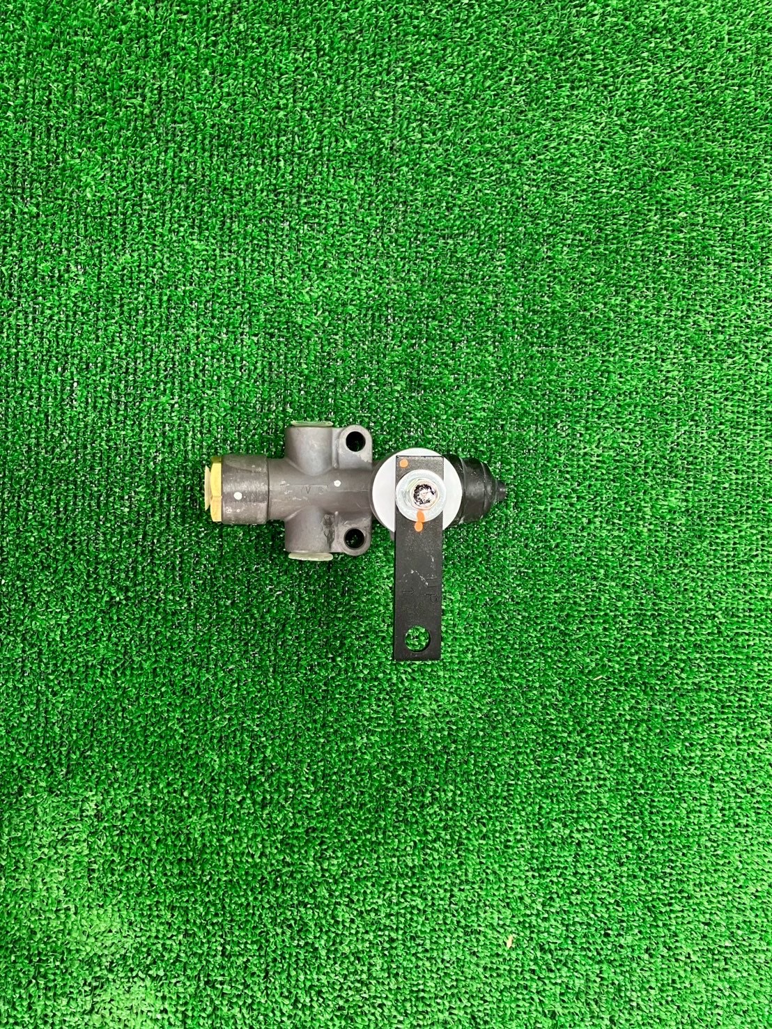 楽天市場】レベリングバルブ 新品 日野 プロフィア FH1A FN1E FR1E