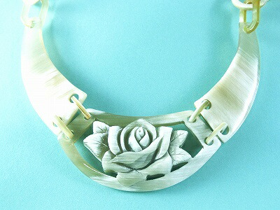 水牛 薔薇の花 ネックレス のし等ギフト対応無料 天然素材で軽いので肩こり首こり 肌が弱い方でも首元を華やかに彩ります バラ バッファローホーン おしゃれな女性用 ハンドメイド 白水牛 Lojascarrossel Com Br