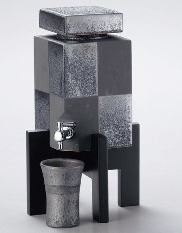 楽天市場】【名入れ対応】日本六古釜 常滑焼 佳窯 黒市松焼酎サーバー