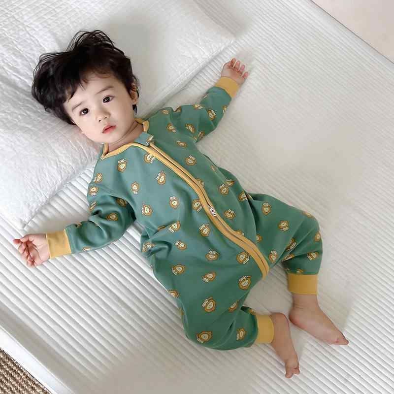スリーパー ベビー キッズ 男の子 女の子 寝冷え防止 布団蹴り防止 足つき フラットシーム 肌に優しい 綿 コットン 中綿入り 厚手 春夏秋冬 カバーオール ロンパース 可愛い柄
