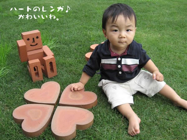 楽天市場 ハートのかたちのレンガ ブラウン 1個の価格です 18cm 18cm 3cm厚み 煉瓦 れんが ブロック 花壇 タイル エクステリア ガーデニング ステップ おしゃれ かわいい お庭の玉手箱