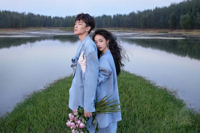 男女 ペア セットアップ 衣装 韓国 写真 ウェディング スタジオ 旅行 カップル スーツ 結婚式 撮影 雑誌 クール お揃い おしゃれ ジャケット パンツ メンズ レディース グレー