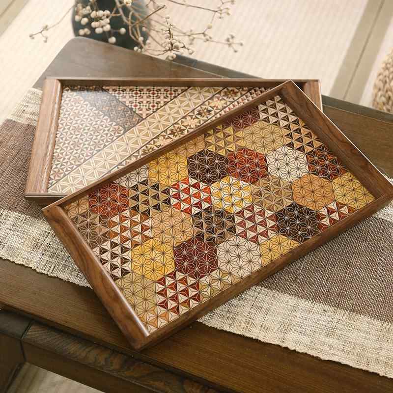 お盆 日本 寄木細工 長方形 木製 トレー 無垢材 手作り ハンドメイド 滑り止め加工 和風 レトロ アンティーク 食事用 ティータイム 来客用 カフェ 大型 普段使い 伝統工芸 小寄木 亀甲柄 防滑 膳|玉手筥店