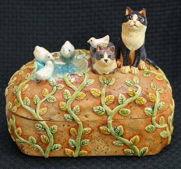 猫　猿　置物　すみ田理恵 楽天市場】天野千恵美 作赤花卵猫石粉粘土の猫たち皿や器や