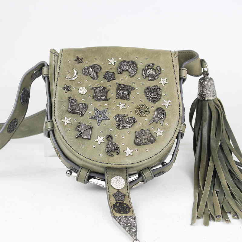 JIMMY CHOO ジミーチュウ 辰宿スタッズのポシェット ZODIAC続きもの うしろ側 革 カーキ色 01180【中古】