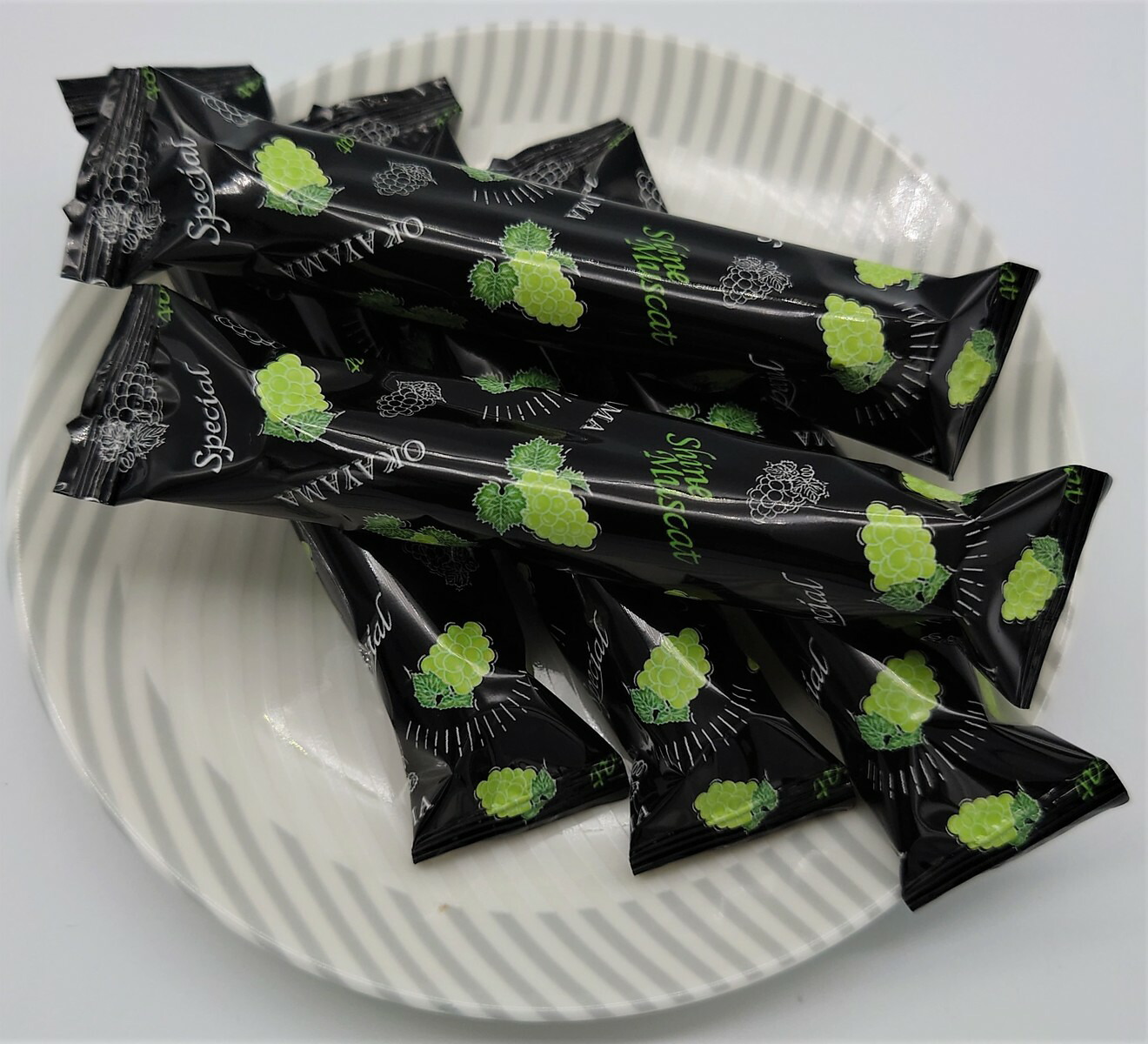 半額 岡山シャインマスカット巻きラング 大 12本入 新商品 岡山土産 岡山 お菓子 お取り寄せ ギフト 特産品 岡山県 グルメ プレゼント お菓子詰合せ 岡山特産品 岡山県産シャインマスカット ラングドシャ ロール 巻きラング Tsujide Co Jp