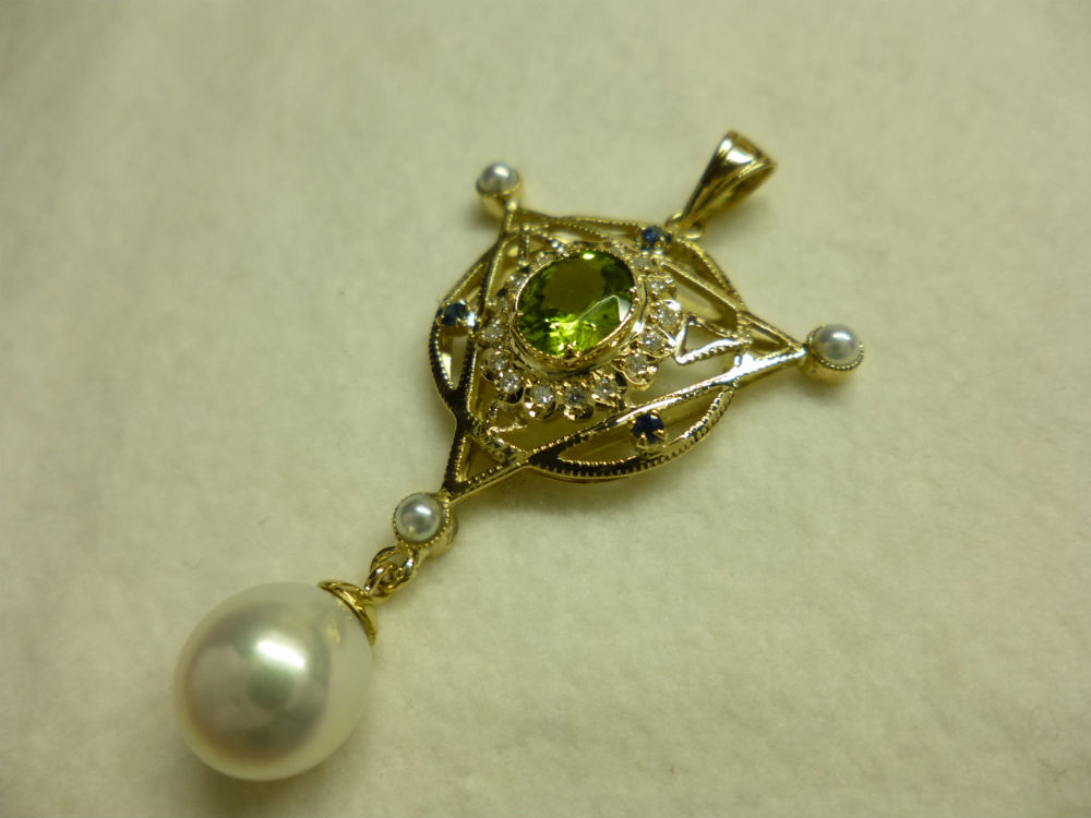 【工房手作り】 一点もの アンティークデザイン K18 ペンダントトップ ペリドット Peridot サファイア Sapphire ダイヤモンド あこや真珠 【送料無料】 #138 ダイヤ Diamond あこやパール 真珠 パール Pearl