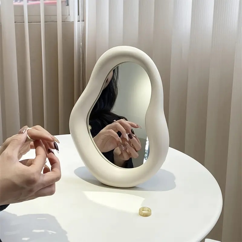 バニティミラー 韓国 雑貨 ウェーブ うねうね かわいい おしゃれ インテリア シンプル 鏡 ミラー 寝室 リビング 玄関 ホワイト ピンク ２色 贈り物 プレゼント