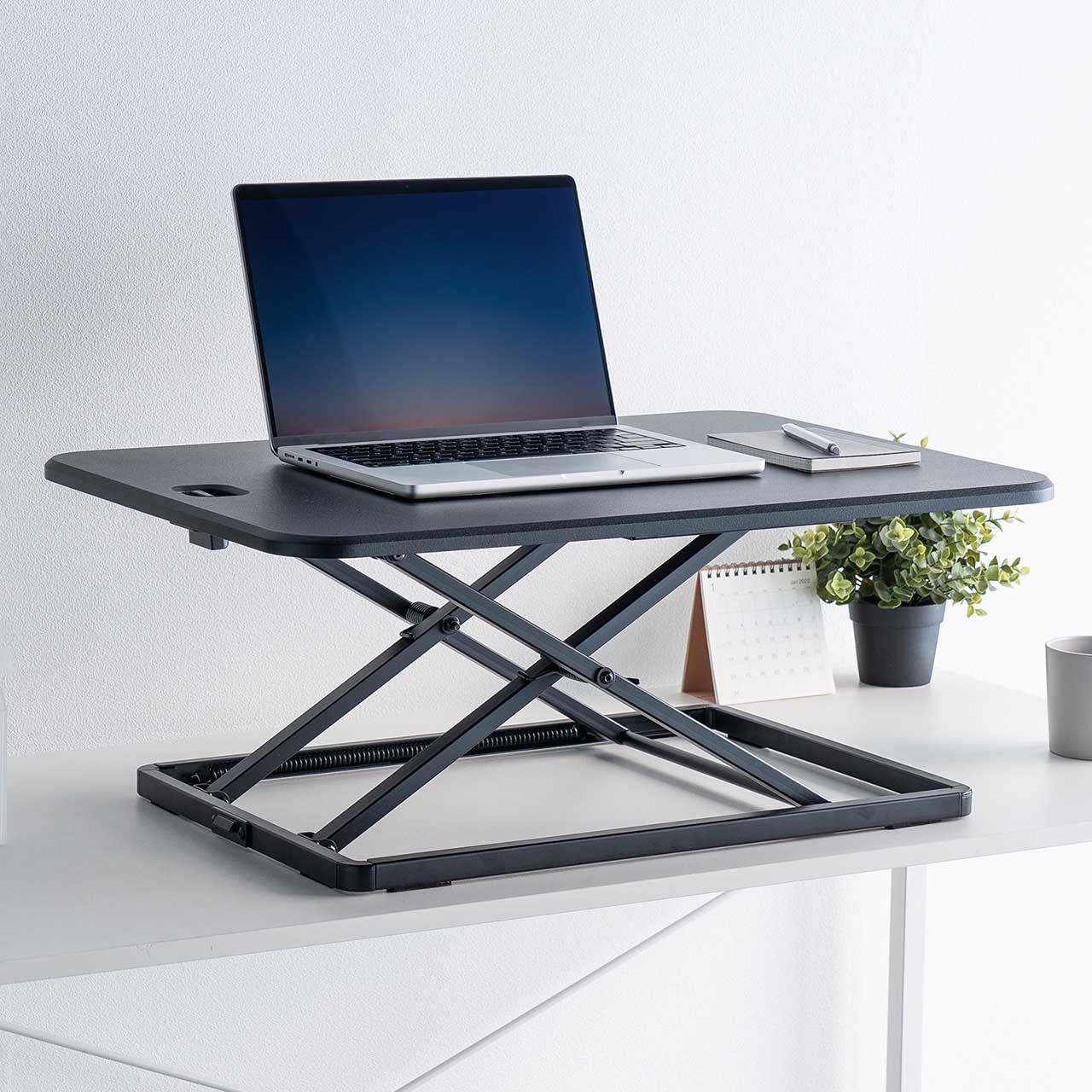 サンワダイレクト スタンディングデスク 卓上 ガス圧昇降 キーボード台付き 100-MR157BK_MR205BK｜楽しいお買い物館