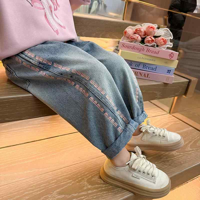 子供服 デニムパンツ ガールズ 春 中小 детская ?系 かわいい アルファベットプリント ワイドレッグパンツ ジーパン ボトムス 綿63%