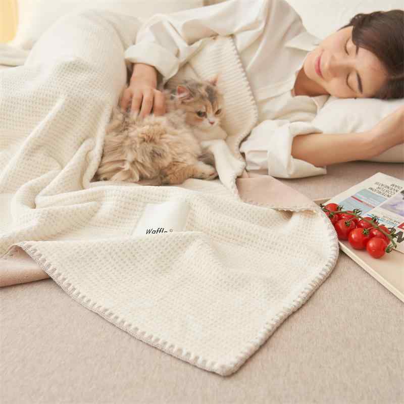 毛布 シングル ダブル あったか 秋冬 ブランケット 柔らか 100x150cm 乳杏白 ワッフル織 ひざ掛け 肩掛け 冷房対策 昼寝 オフィス 車内用