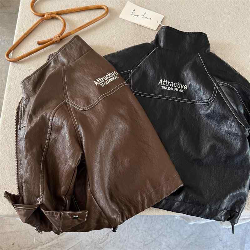 子供服 アウター 男女兼用 刺繍入り フェイクレザー ジャケット 春秋 ベビー服 ロゴ入り ジップアップ トップス 黒/茶色系