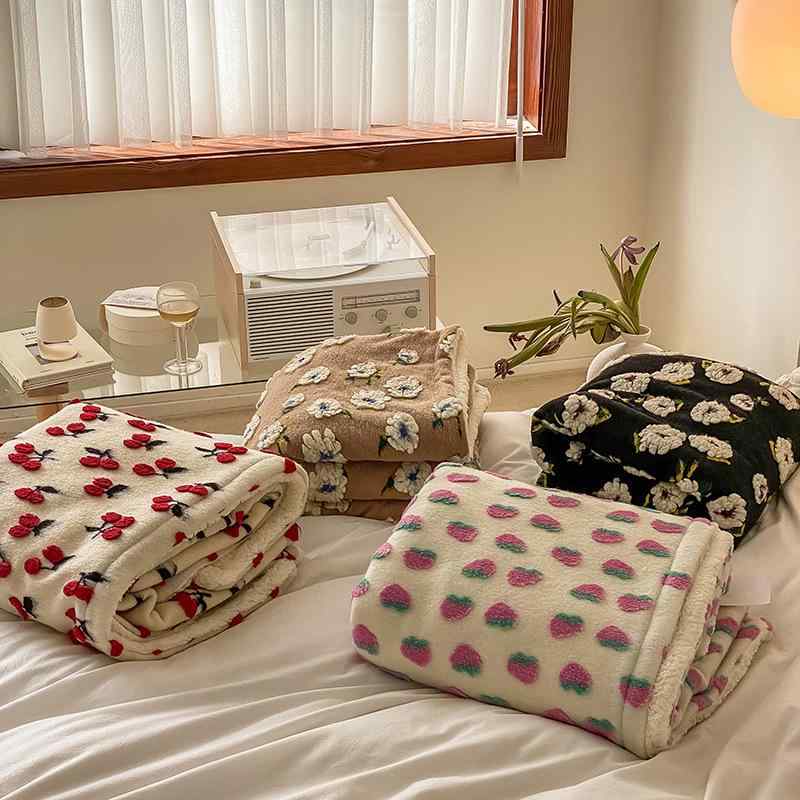 毛布 秋冬用 厚手 ブランケット ひざ掛け 寝具 リビング ベッドルーム 羊毛 ウール 暖か かわいい 100×150cm 150×200cm 苺 デイジー 花柄 グレー ブラウン ブルー 提花