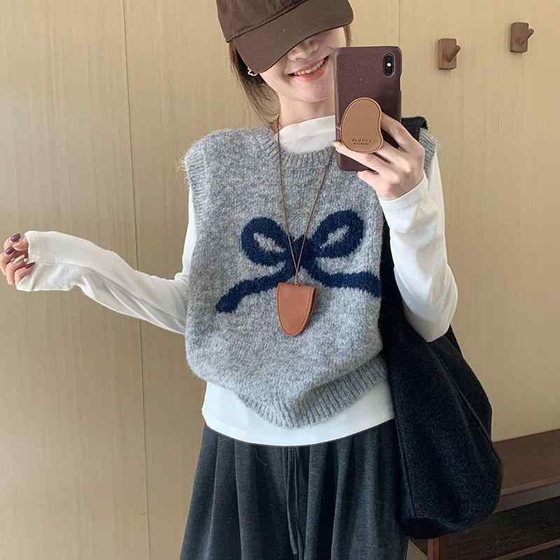 ベスト レディース 春 ニットベスト 蝶 刺繍 レイヤード風 グレー系 杏色 トップス プルオーバー ゆったり 普段使い かわいい 通勤着 接触冷感
