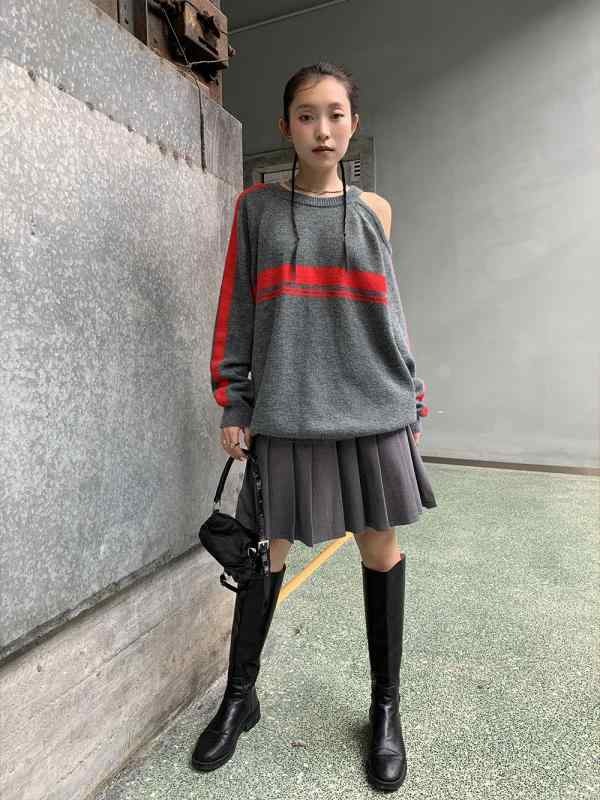 ニット レディース 不規則 ラウンドネック 肩出し トップス 韓国風 ゆったり 長袖 プルオーバー ドロップショルダー コットン グレー ワンサイズ