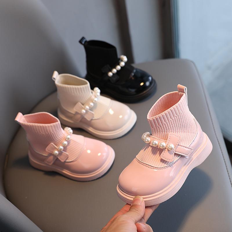 靴 キッズ 女の子 ファッション プリンセス ショートブーツ 裏起毛 エナメル シューズ 大頭靴 バレエシューズ 春秋冬 ベージュ ピンク ブラック 1歳 2歳 3歳 4歳 5歳 6歳 防滑 保暖