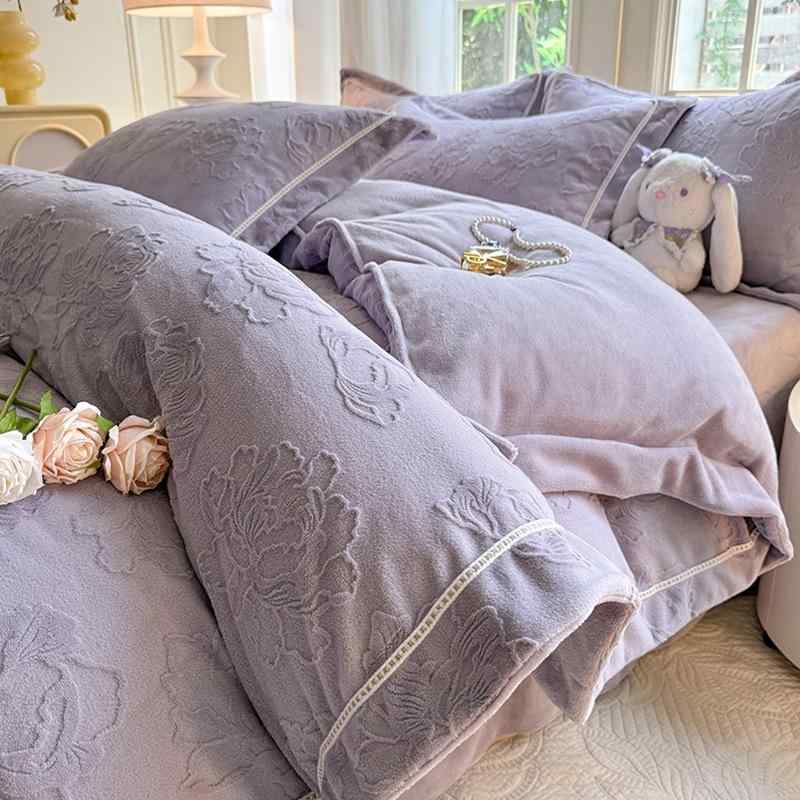 寝具 布団カバー 4点セット ベッドシーツ あったか 厚手 彫刻 花柄 フランネル 珊瑚マイヤー 秋冬 1.5m 1.8m 2.0m 花舞蝶飛 ピンク グレーパープル キャメル 花之蔓