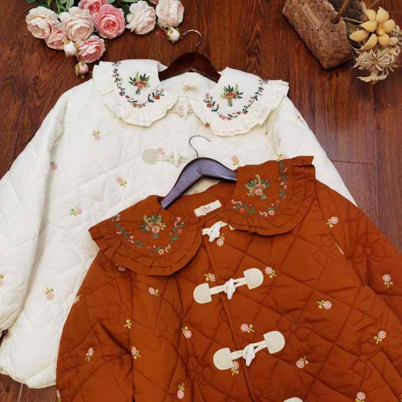綿入りジャケット レディース かわいい ドール襟 刺繍 ゆったり スリム見え ショート丈 アウター トップス 秋冬 ホワイト オレンジ系 9,156円