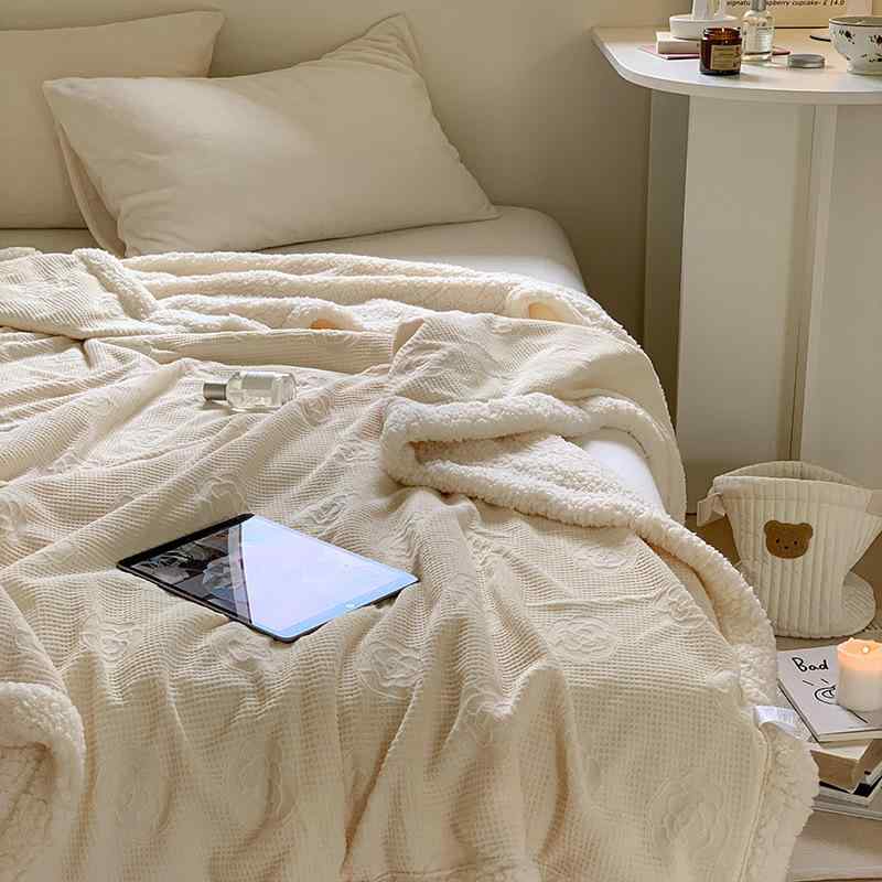 ブランケット レディース ひざ掛け 肩掛け 羊羔? ?色 ミルク? 軽量 保温 花柄 ふわふわ 柔らかい 暖かい 寝具 ベッド ソファー 車内用 オールシーズン