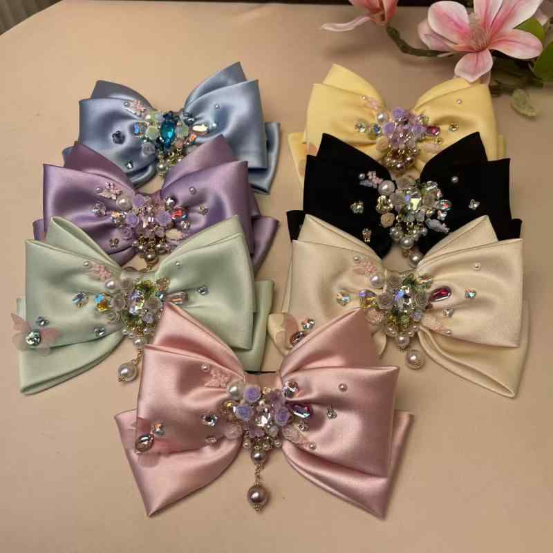 ヘアクリップ レディース バレッタ 髪留め ヘアアクセサリー キラキラ かわいい 上品 エレガント 髪飾り パーティー イベント お出かけ