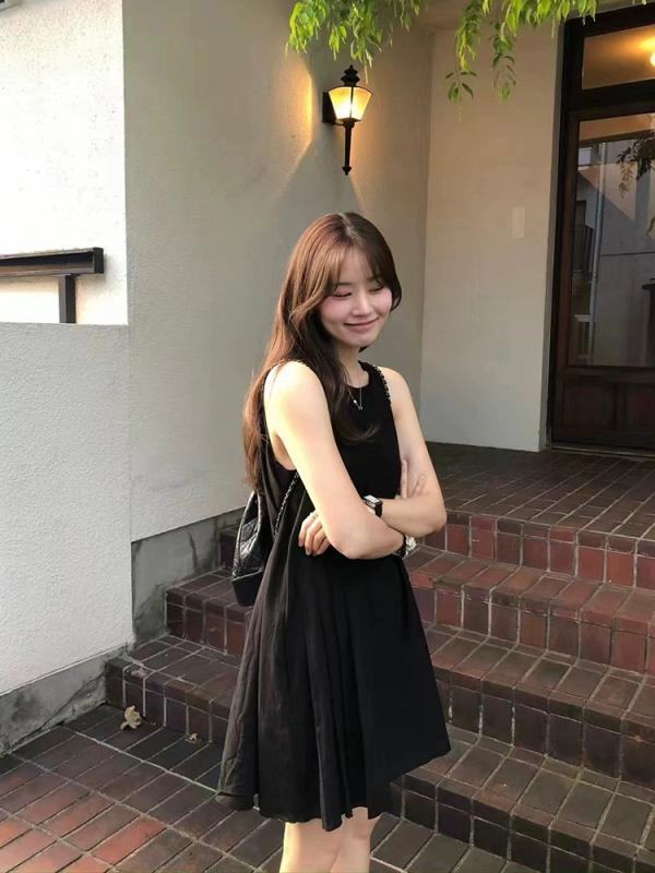 ワンピース レディース 黒 ブラック 白 ホワイト 丸首 ノースリーブ ひざ丈 膝丈 Aライン ゆったり 楽ちん 7分袖 無地 再生繊維 春夏 カジュアル 韓国風